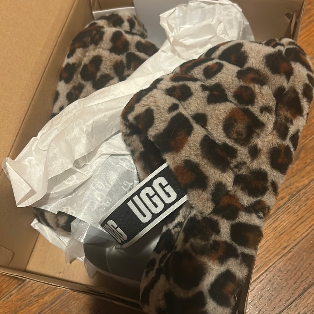 Uggs leopard slides